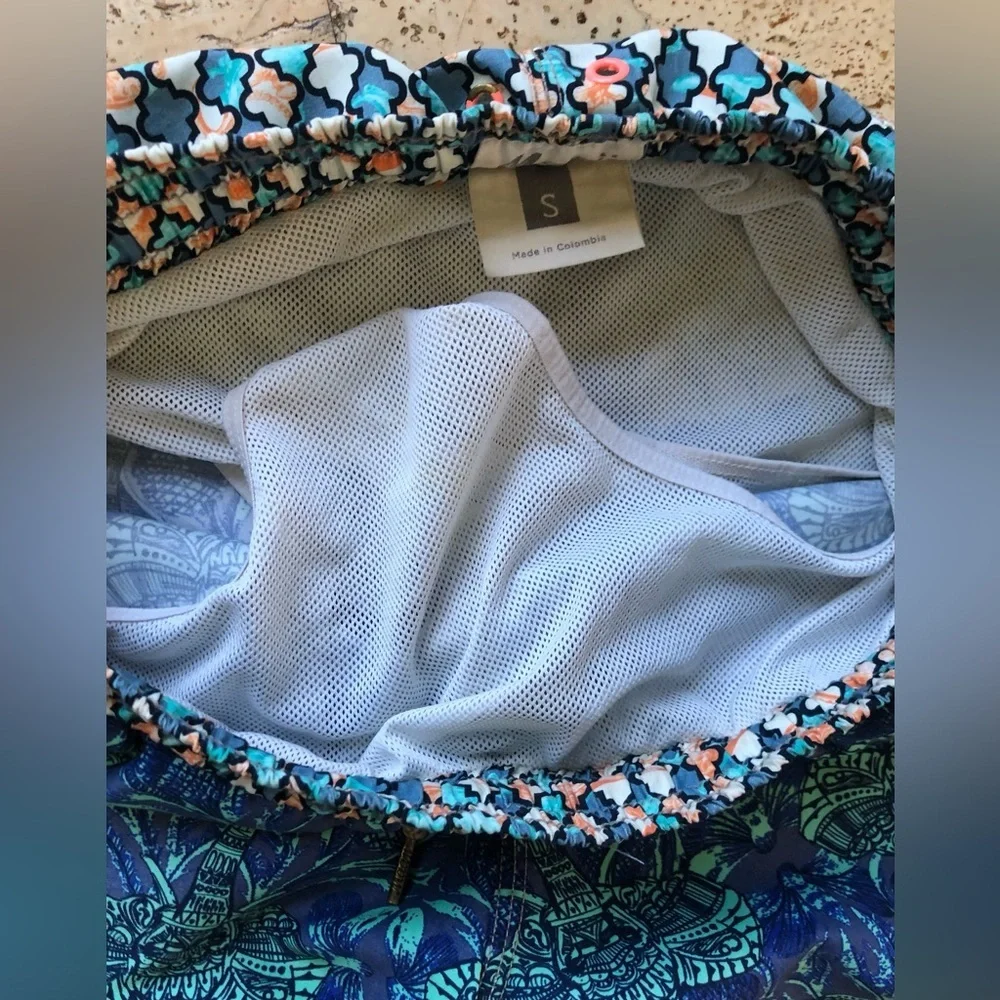 MAAJI Men’s Elephant & Diamond Lined Swim Trunks Size Small
